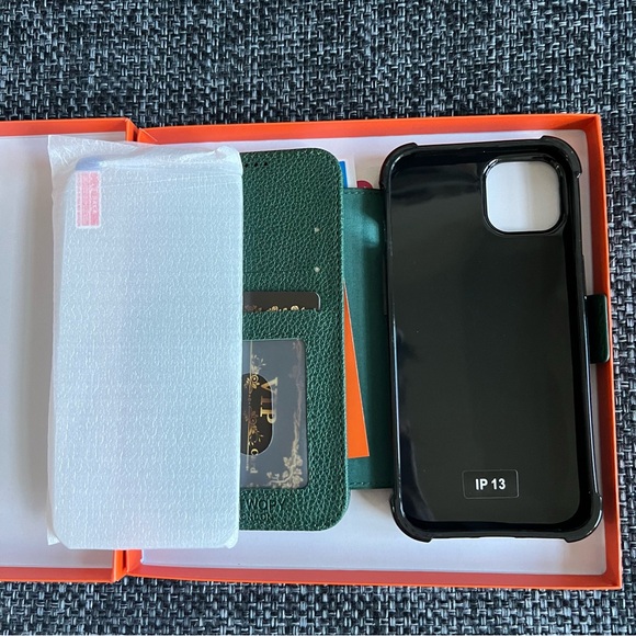 NIB iPhone 13 Green Wallet Phone Case and Screen Protector - Picture 5 of 12